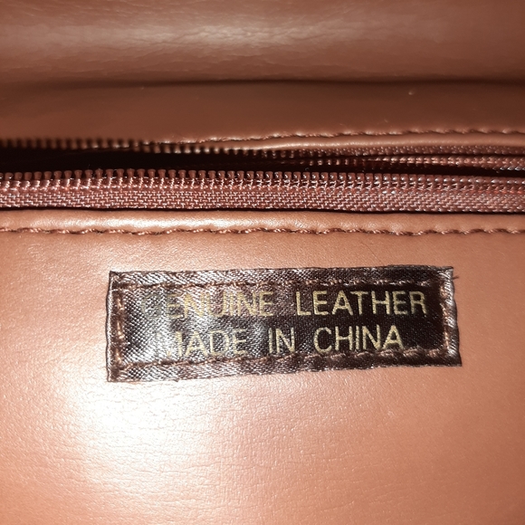 Leather  travel bag color more like caramel - Picture 3 of 8